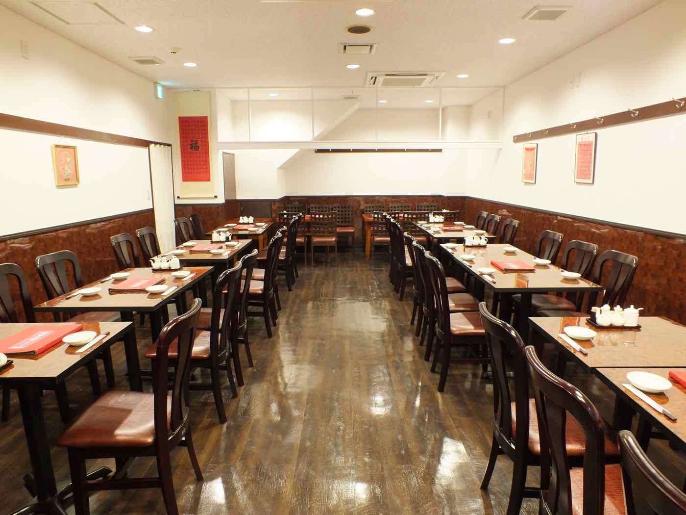 春夏冬の店内